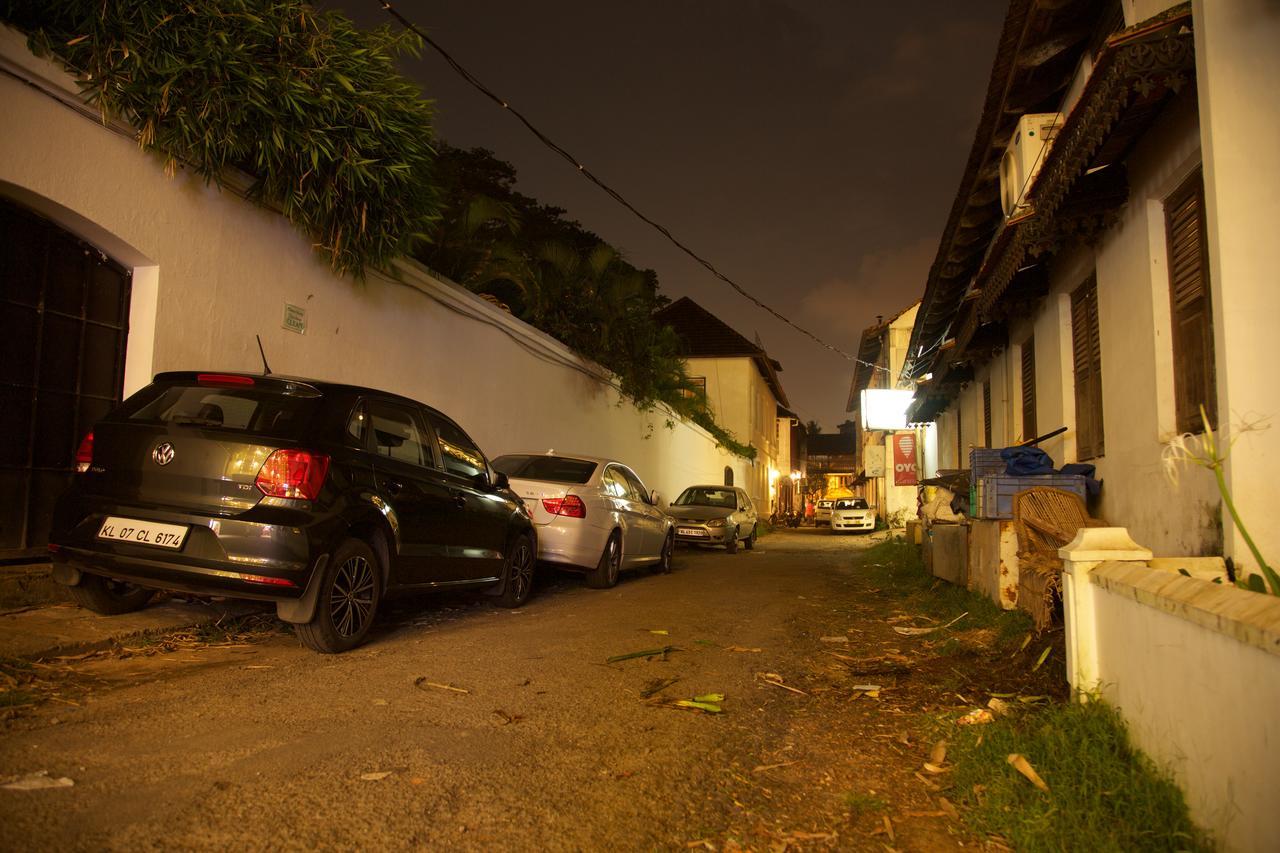 Roses Inn Fortkochi Exterior photo